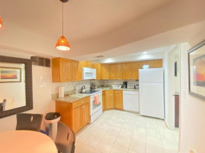 COMFY Basement Home 2 Bdrm1Den 3Queen Beds